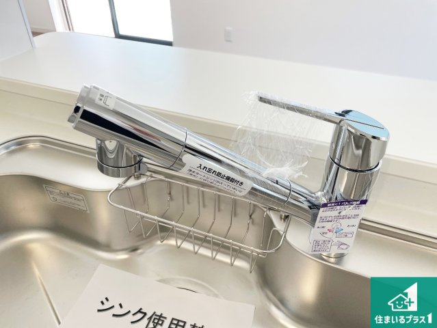 ●奈良市菅原町　第7期　新築一戸建ての設備|浄水器を内蔵！炊飯時、お茶を作る時に安心してお水を使えます！お湯と冷水、浄水と原水、シャワーの切替えもワンタッチです！