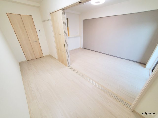 パグーロ東三国 仲介手数料無料の居間・リビング