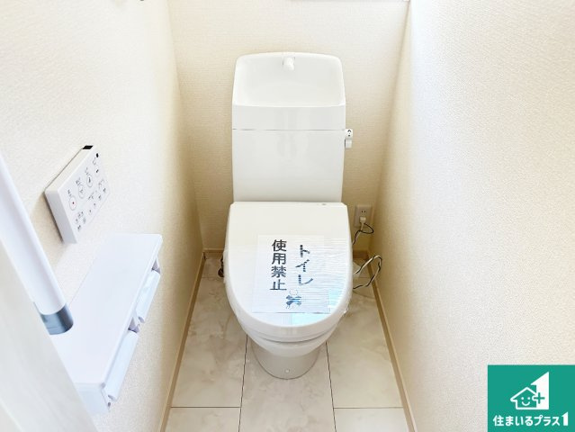 ●奈良市菅原町　第7期　新築一戸建てのトイレ|1・2階の2ヶ所にあるので、朝の忙しい時間の順番待ちもなく、深夜の利用にも大変便利です。