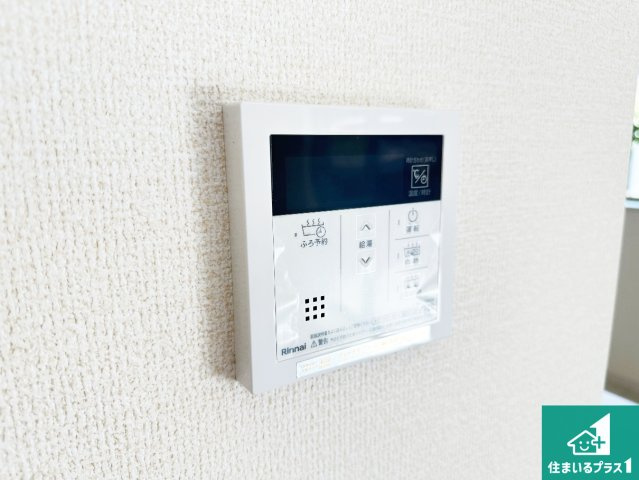 ●奈良市菅原町　第7期　新築一戸建ての発電・温水設備|給湯器リモコン（LDK側）ボタン一つでお風呂のお湯はり・追い炊き可能！便利な呼び出し機能付き！表示文字が大きく読みやすい有機ＥＬを採用！どの角度からも見やすくなっています。