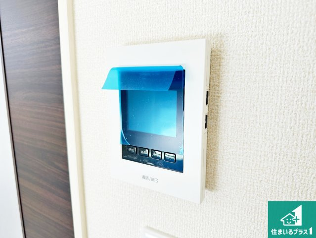 ●奈良市菅原町　第7期　新築一戸建ての防犯設備|カラーモニターインターホン！声だけでなく来訪者の姿や顔がモニターで確認できるので、小さなお子様がいらっしゃるご家庭でも安心できます！