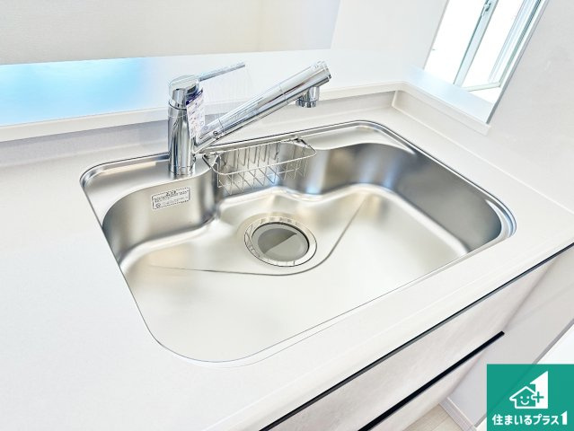 ●奈良市菅原町　第7期　新築一戸建ての設備|浄水器を内蔵！炊飯時、お茶を作る時に安心してお水を使えます！お湯と冷水、浄水と原水、シャワーの切替えもワンタッチです！