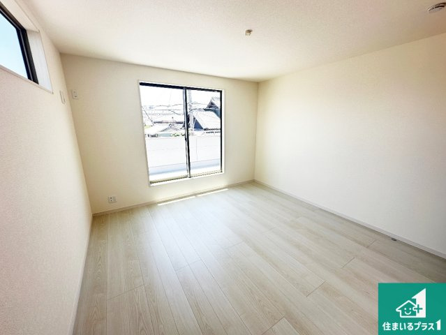 ●奈良市菅原町　第7期　新築一戸建ての洋室|シンプルな洋室は、自分好みのインテリアが楽しめます♪ご家族とインテリアや家具を選びに行くのは入居時の醍醐味の一つです。ぜひお楽しみください♪