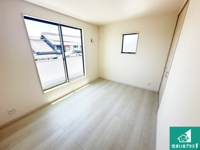 ●奈良市菅原町　第7期　新築一戸建ての洋室|シンプルな洋室は、自分好みのインテリアが楽しめます♪ご家族とインテリアや家具を選びに行くのは物件購入時の醍醐味の一つです。ぜひお楽しみください♪