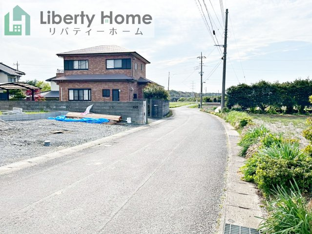 東海村亀下第1　新築戸建　1号棟の前面道路含む現地写真