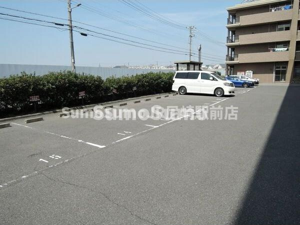 パークグリーン中島の駐車場|カースペースがあります