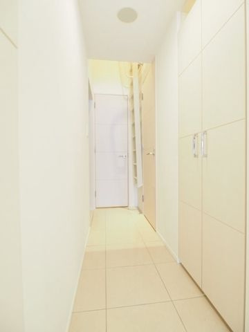 クロスレジデンス大崎の玄関