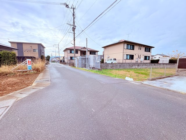 売地)八女市平田の前面道路含む現地写真