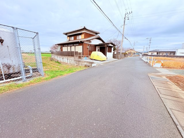 売地)八女市平田の前面道路含む現地写真