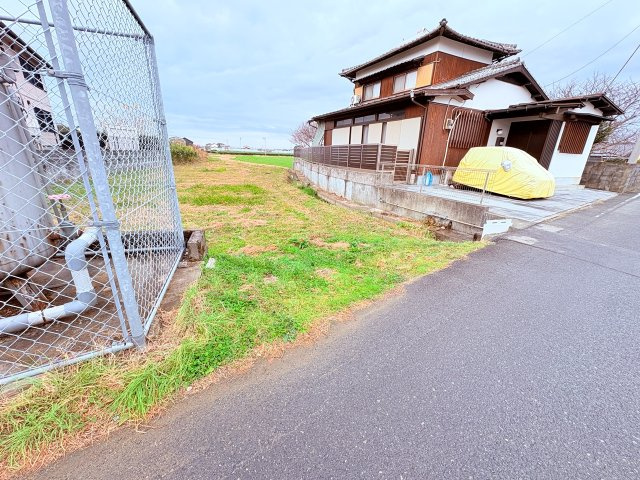 売地)八女市平田の前面道路含む現地写真