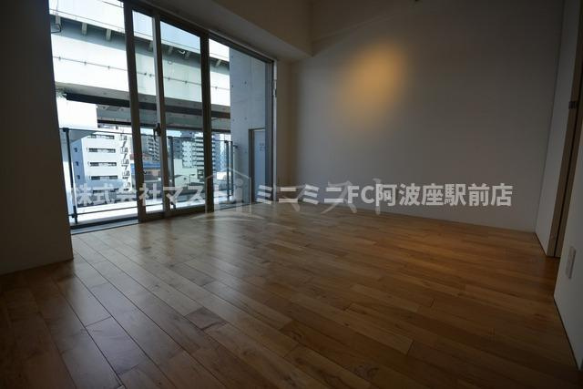 エスライズ大阪ベイサイドアリーナの居間・リビング