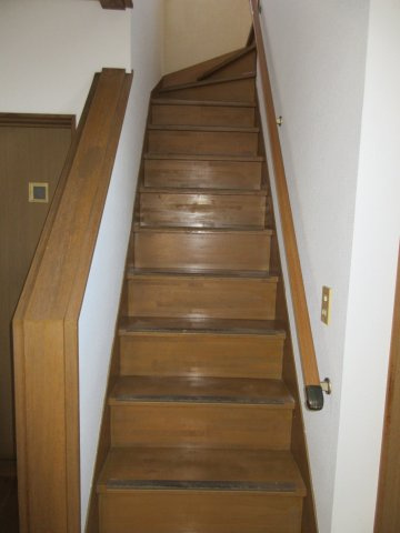 下三林町一戸建貸住宅の設備|階段