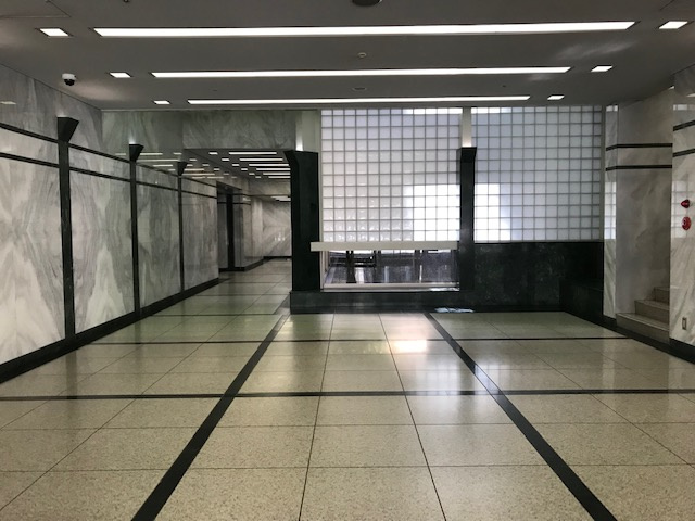 ＰＡＲＫＷＥＳＴ（パークウエスト）ビルのエントランス