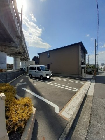ソフィア　山本の駐車場