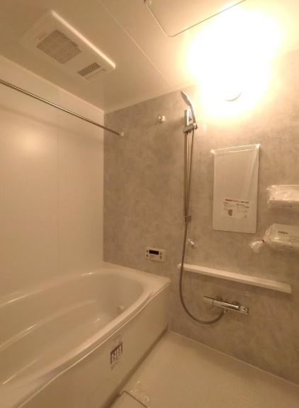 ソレイユ俊徳道の浴室