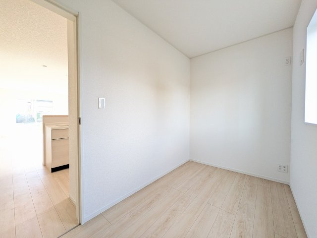 八王子市　上壱分方町　新築一戸建て　３４期の洋室|～キッチン背面にある3.5帖のサービスルーム　書斎やランドリールームなど大活躍～