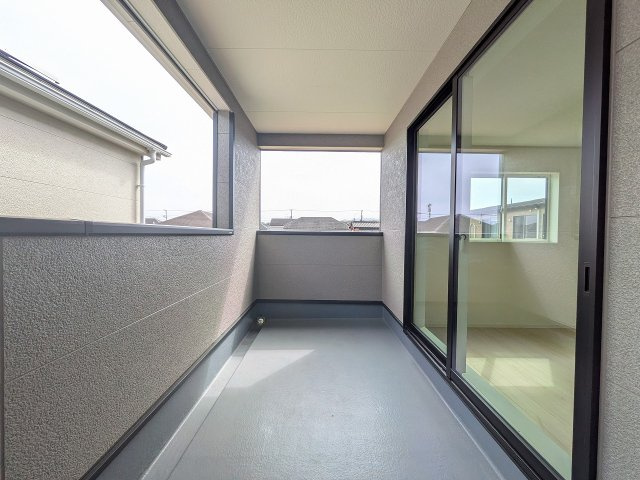 八王子市　上壱分方町　新築一戸建て　３４期のバルコニー|～急な雨も安心のインナーバルコニーです～
