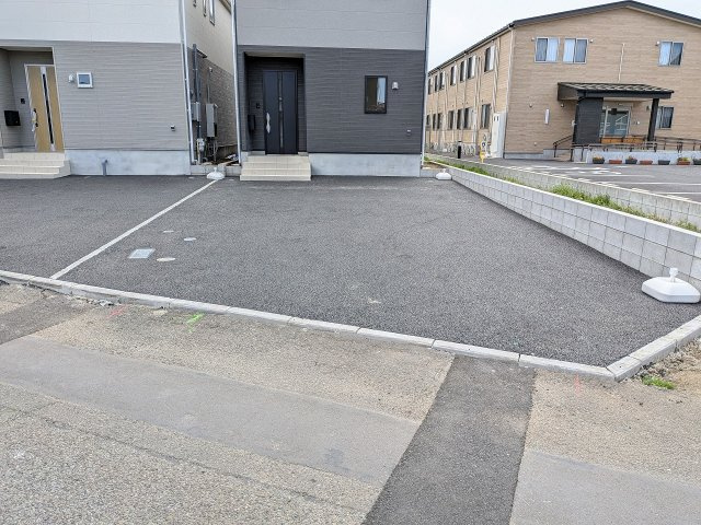 八王子市　上壱分方町　新築一戸建て　３４期の駐車場|～並列2台駐車可能カースペース～
