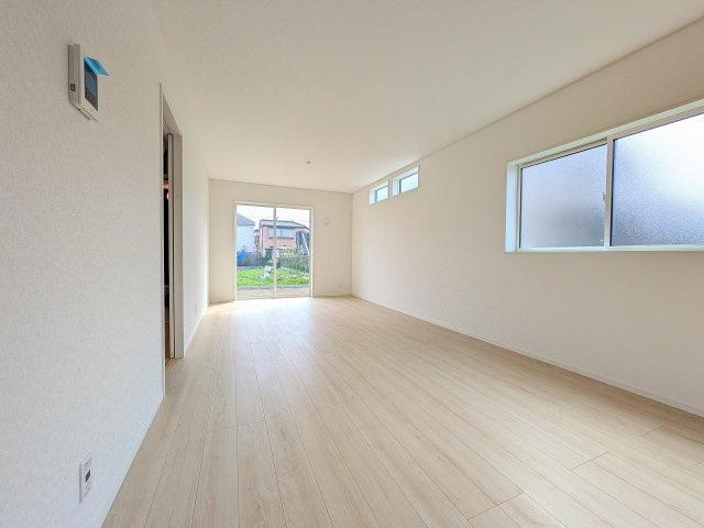 八王子市　上壱分方町　新築一戸建て　３４期の居間・リビング|～16.6帖の明るいLDKで、家族団欒の時間をお過ごしいただけます～