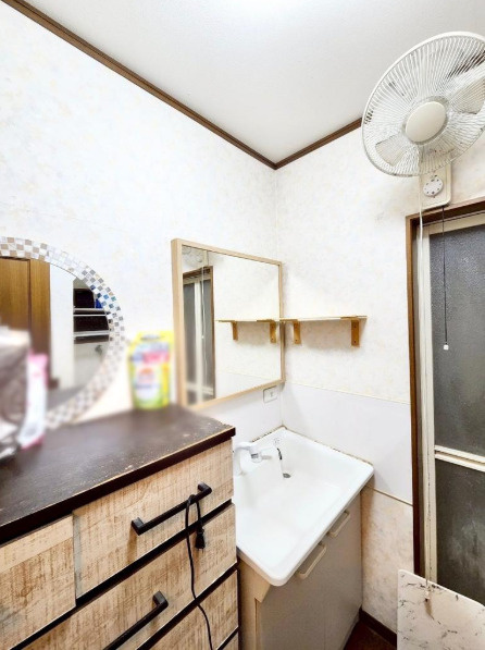 東大阪市中石切町5丁目　中古戸建の独立洗面台