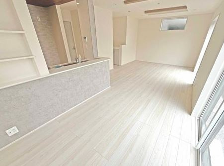 【新築】鶴ヶ島市羽折町新築住宅 全４棟 １号棟の居間・リビング|19帖の広々したLDK