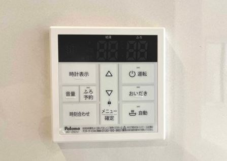 【新築】鶴ヶ島市羽折町新築住宅 全４棟 １号棟の発電・温水設備|給湯器操作パネル