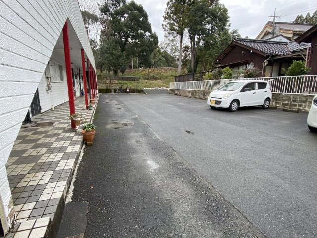 エレガンス山口の駐車場|駐車場があるので、車を買う予定の方も安心です