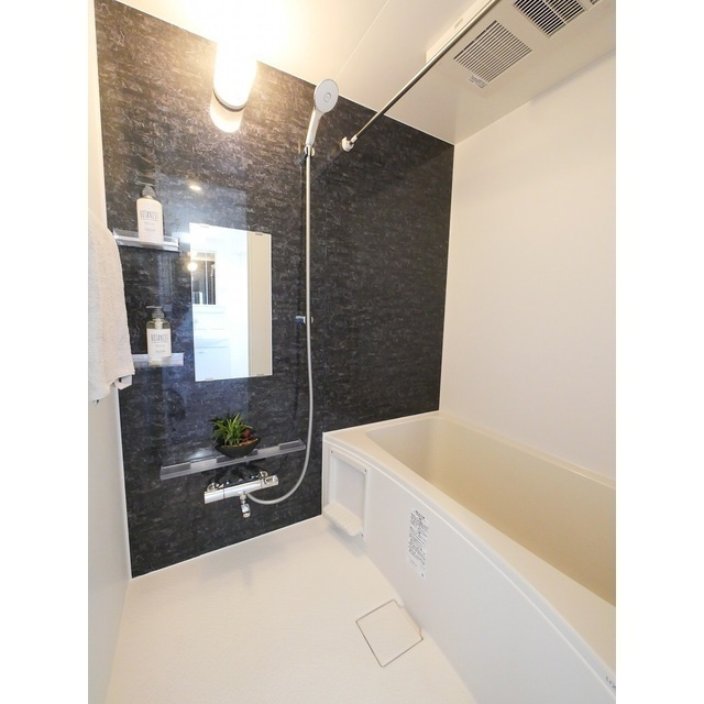 エスタート三ノ輪の浴室