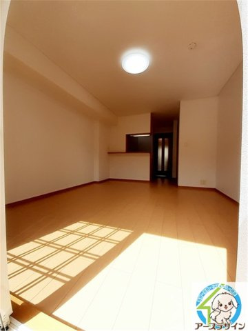 プリティーホメイの居間・リビング|※類似写真