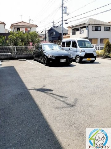 プリティーホメイの駐車場