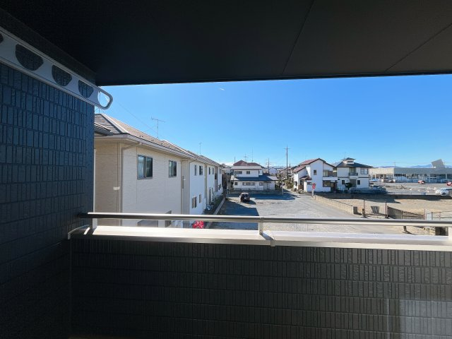 熊谷市新堀新田 新築戸建　全２棟のバルコニー|インナーバルコニーで突然の雨でも安心♪直射日光を防げるので、紫外線を気にせず自然の光や風を感じながら日光浴もできちゃいます♪