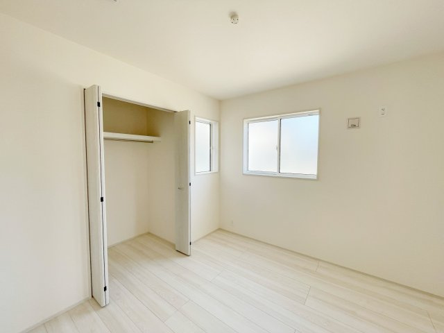 新築戸建・新築建売　桐生市相生町1丁目　桜木小・桜木中の洋室|クローゼット収納は各部屋についています！
