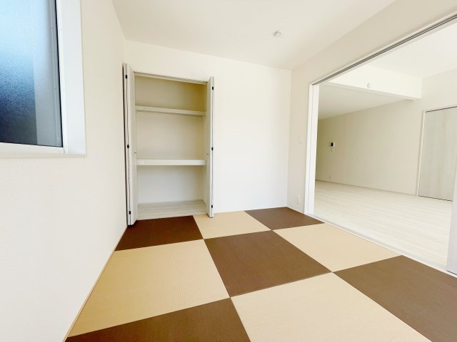 新築戸建・新築建売　桐生市相生町1丁目　桜木小・桜木中の収納|和室にも押入れ収納を完備！お子様のおもちゃ箱の片付けなどにも便利です！