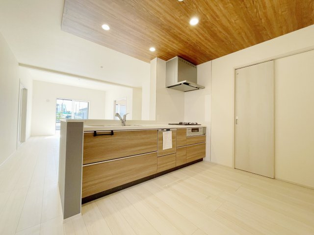 新築戸建・新築建売　桐生市相生町1丁目　桜木小・桜木中のキッチン|嬉しいビルドイン食洗器付きのシステムキッチン！