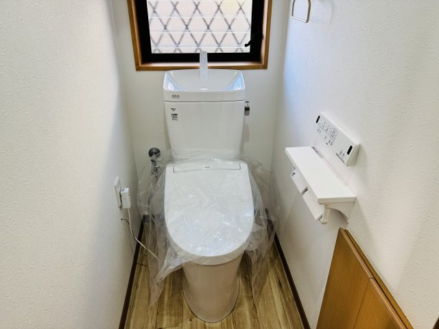 八王子市　小宮町　中古戸建てのトイレ|～暖房温水洗浄機能付きトイレ　冬場は特に嬉しい機能ですね～