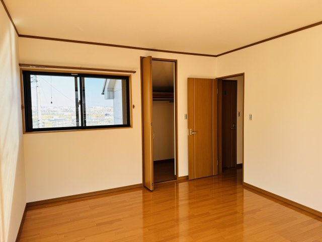 八王子市　小宮町　中古戸建ての収納|～ウォークインクローゼットでお荷物がスッキリ収まります～