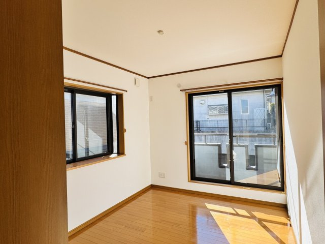 八王子市　小宮町　中古戸建ての子供部屋|～2階6.0帖の洋室　2面採光で明るく風通しの良いお部屋です～