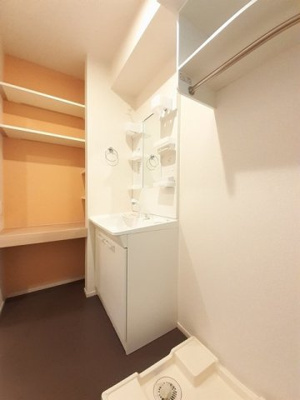 【洗面所】 | あやめ | 忙しい朝には欠かせない洗面所です