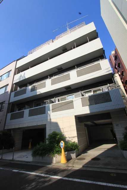 ラグジュアリーアパートメント本郷の外観