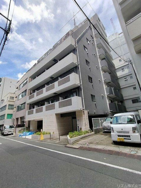 ラグジュアリーアパートメント本郷の外観