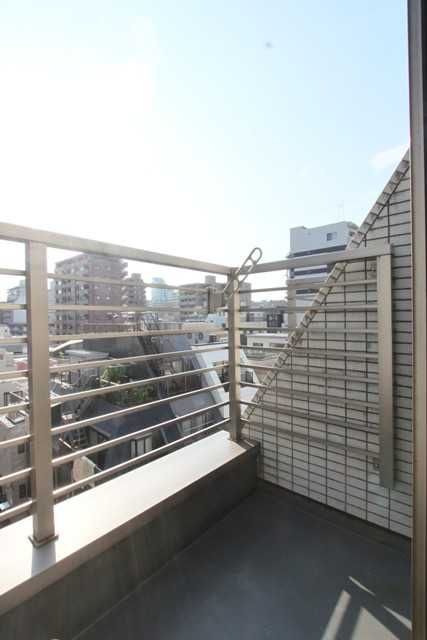 ラグジュアリーアパートメント本郷のバルコニー