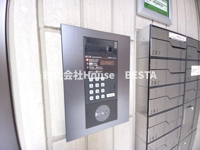 エルフォルク新神戸のエントランス