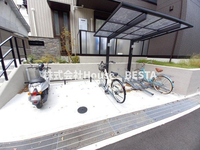 エルフォルク新神戸の駐車場