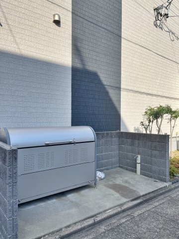 リブリ・金山のエントランス