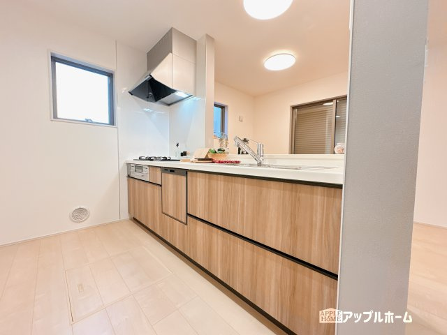【新築住宅】さいたま市浦和区皇山町 全4棟のキッチン|見栄えもよくお手入れもスムーズに出来ます。豊富な収納力もございますので、キッチンスペースをスッキリとお使い頂けそうです。