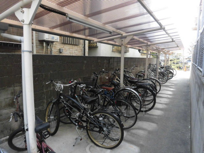 【その他共用部分】 | ヘルメス２ | 屋根付きの駐輪場です