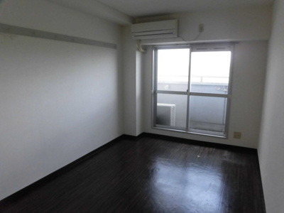 【居間・リビング】 | ヘルメス２ | 光の差し込む明るいお部屋です