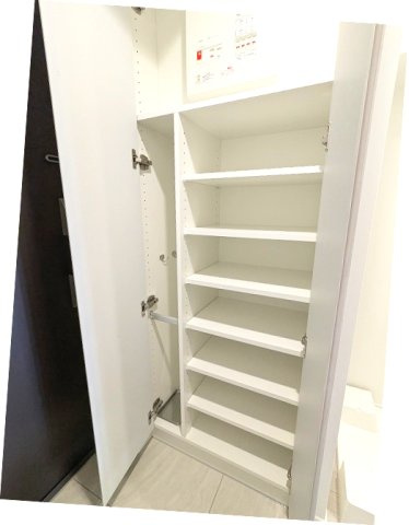 LUMIEC un KITAUENOの玄関|傘入付収納豊富なトールタイプのシューズBOXです