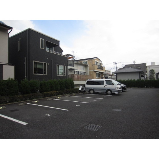 ソレアードまつばの駐車場