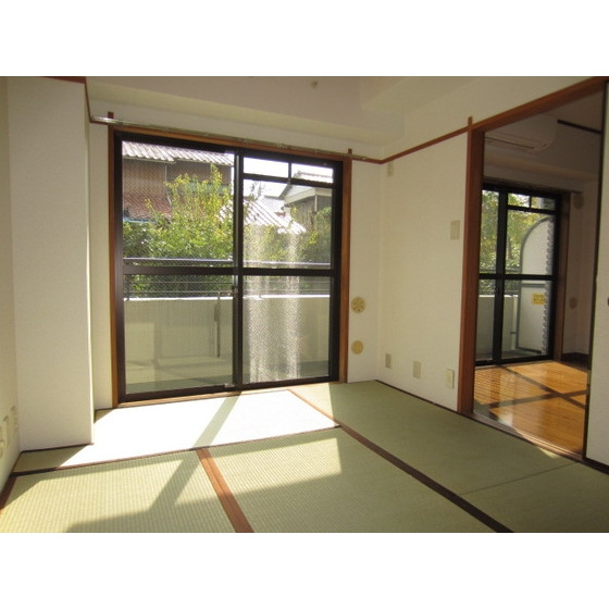 ソレアードまつばの和室